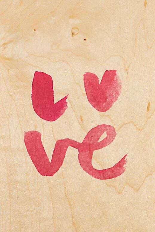 Carte postale en bois en cèdre FSC."Love"